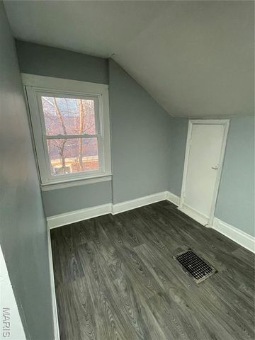 2708 Old Hanley Road, St Louis, MO 63114