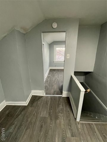 2708 Old Hanley Road, St Louis, MO 63114