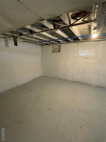 2708 Old Hanley Road, St Louis, MO 63114