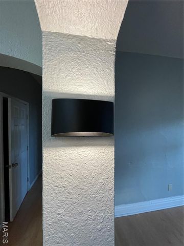 2708 Old Hanley Road, St Louis, MO 63114