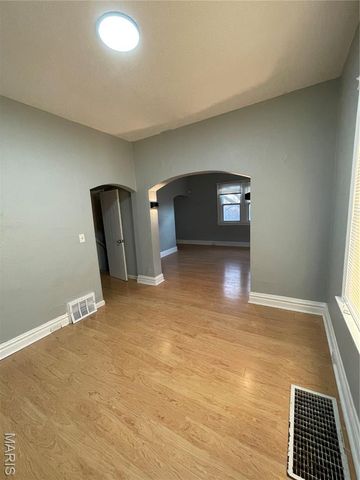 2708 Old Hanley Road, St Louis, MO 63114