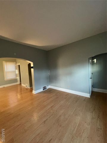 2708 Old Hanley Road, St Louis, MO 63114