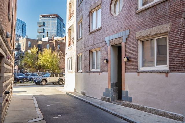 19 Wiget St 505, Boston, MA 02113