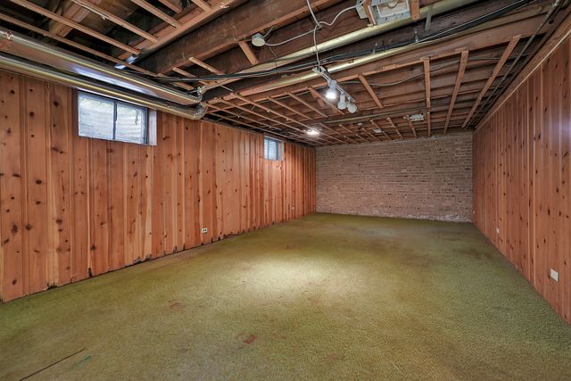 105 Lomond Drive, Inverness, IL 60067