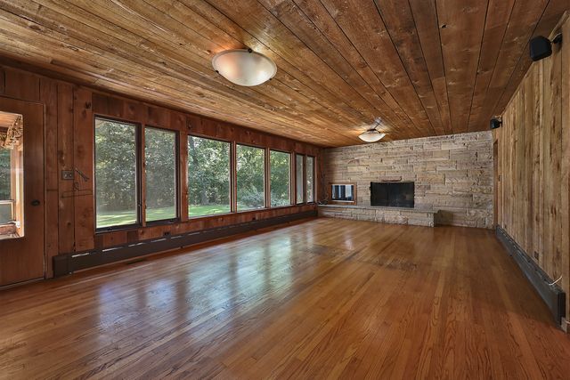 105 Lomond Drive, Inverness, IL 60067