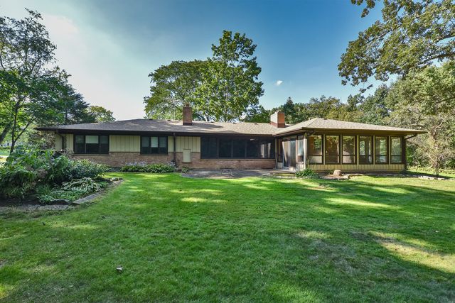 105 Lomond Drive, Inverness, IL 60067