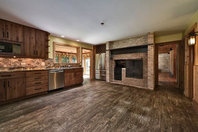 105 Lomond Drive, Inverness, IL 60067
