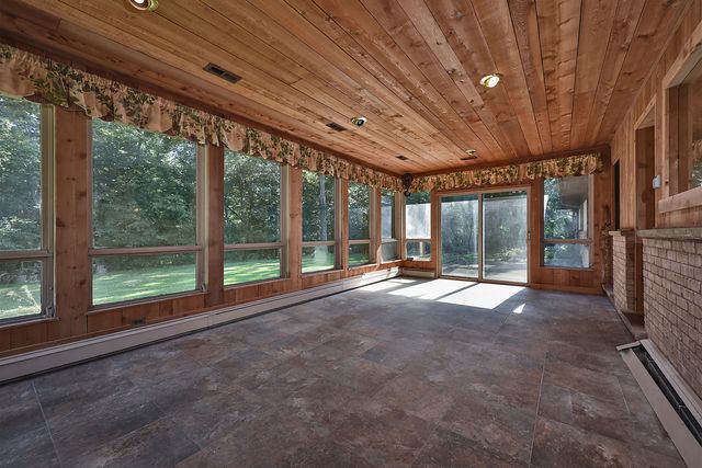 105 Lomond Drive, Inverness, IL 60067