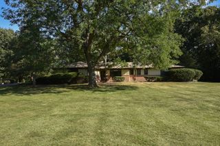 105 Lomond Drive, Inverness, IL 60067