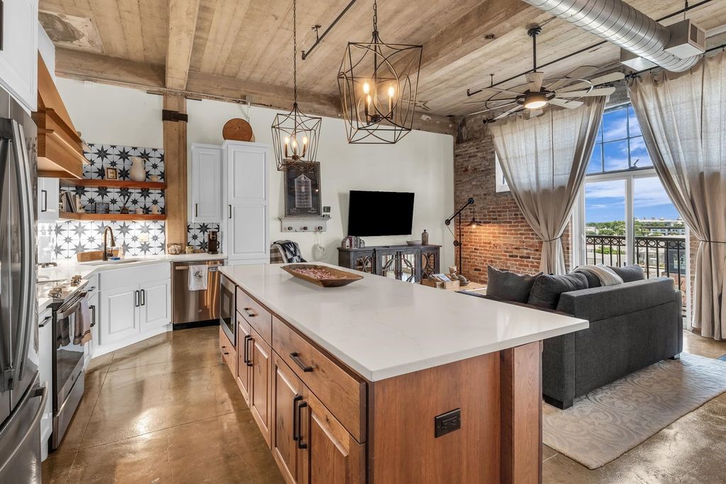 219 S 4th Street 402, Waco, TX 76701