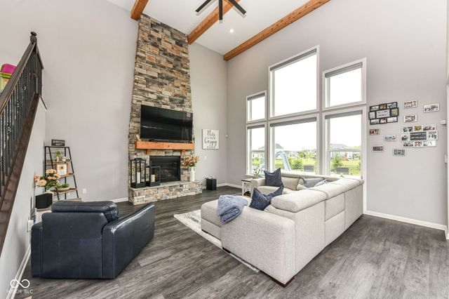4825 Aberdeen Drive, Zionsville, IN 46077