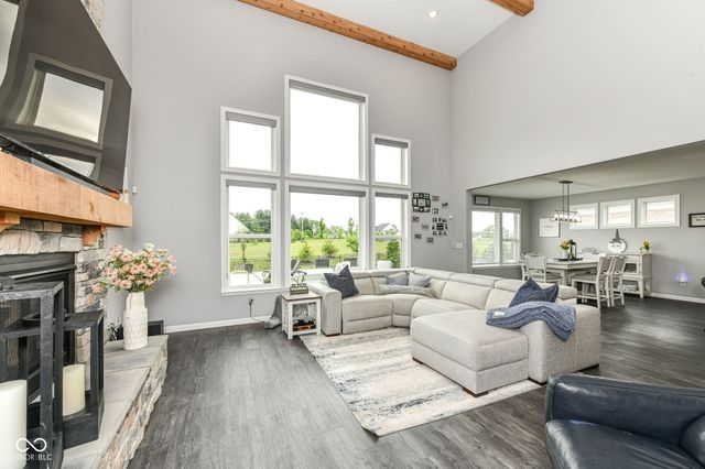 4825 Aberdeen Drive, Zionsville, IN 46077