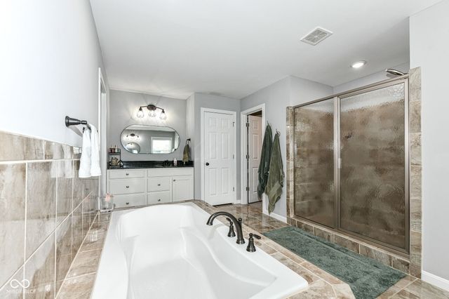 4825 Aberdeen Drive, Zionsville, IN 46077