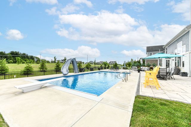 4825 Aberdeen Drive, Zionsville, IN 46077