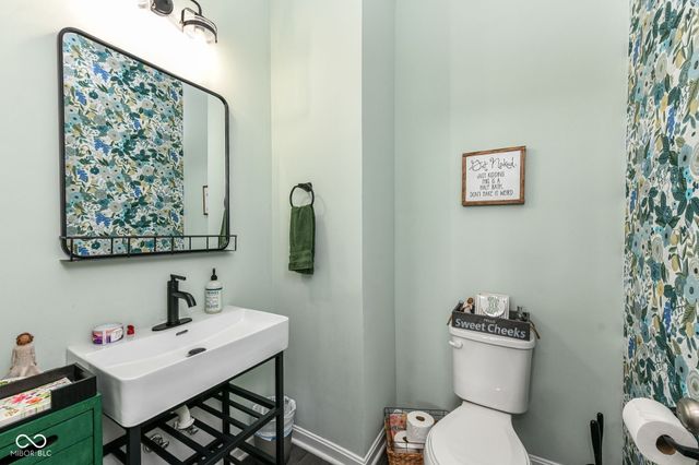 4825 Aberdeen Drive, Zionsville, IN 46077