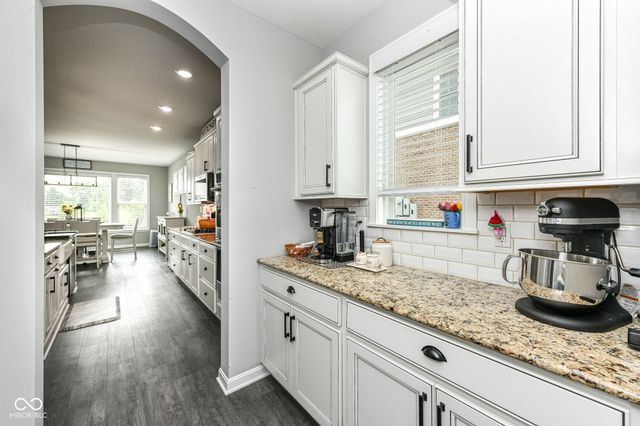 4825 Aberdeen Drive, Zionsville, IN 46077