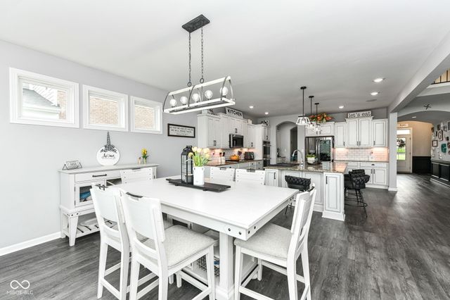 4825 Aberdeen Drive, Zionsville, IN 46077