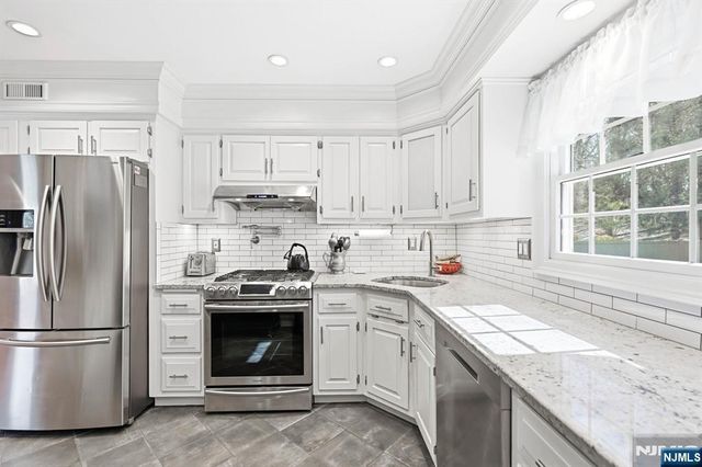 165 Page Drive, Oakland, NJ 07436