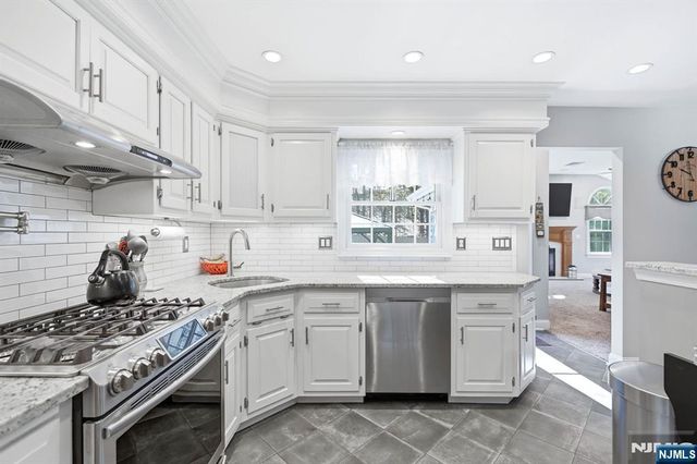 165 Page Drive, Oakland, NJ 07436