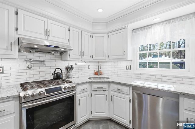 165 Page Drive, Oakland, NJ 07436