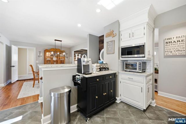 165 Page Drive, Oakland, NJ 07436