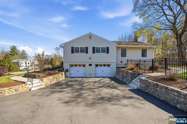 165 Page Drive, Oakland, NJ 07436