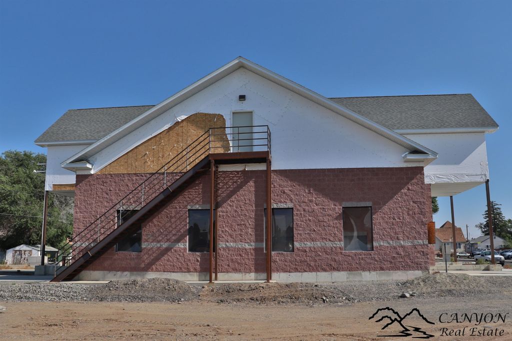 286 S Douglas St, Powell, WY 82435 photo 2
