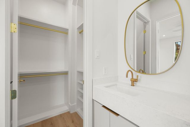 4801 Hawk Canyon Court, Montgomery, TX 77316