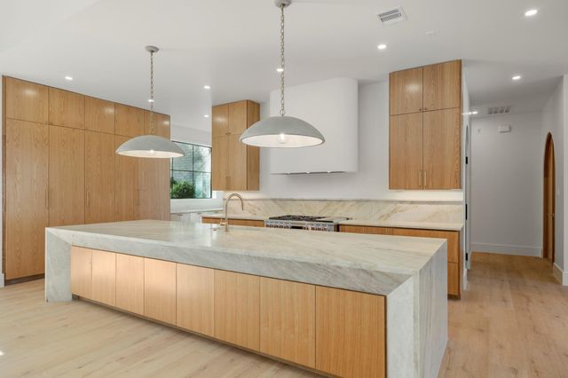 4801 Hawk Canyon Court, Montgomery, TX 77316