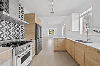 565 NW 44th St, Miami, FL 33127