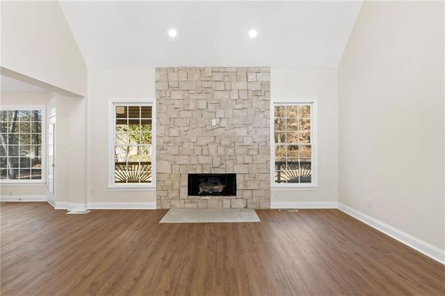 534 Emerald Lake Lane, Sugar Hill, GA 30518