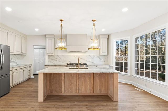 534 Emerald Lake Lane, Sugar Hill, GA 30518