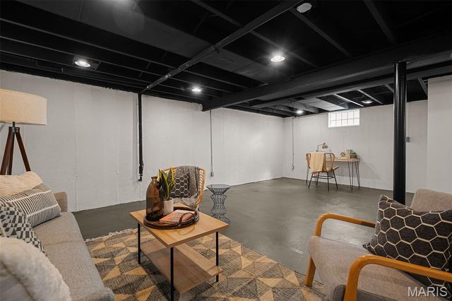 4000 Steffens Avenue, St Louis, MO 63116