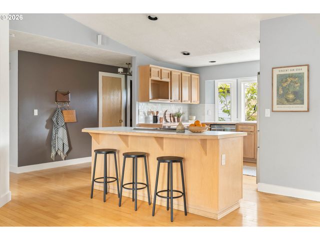 12354 Sw WINTER LAKE Dr, Tigard, OR 97223