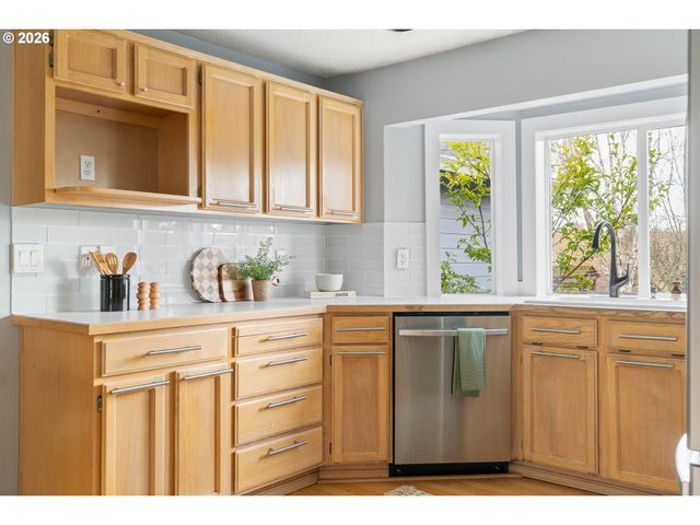 12354 Sw WINTER LAKE Dr, Tigard, OR 97223