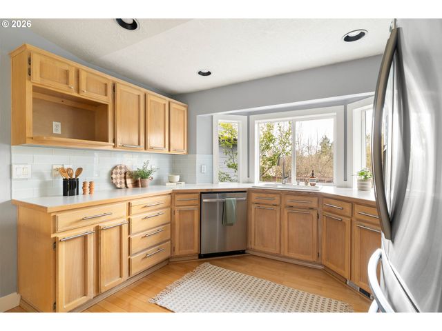 12354 Sw WINTER LAKE Dr, Tigard, OR 97223