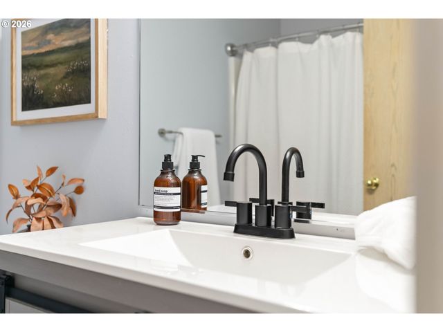 12354 Sw WINTER LAKE Dr, Tigard, OR 97223