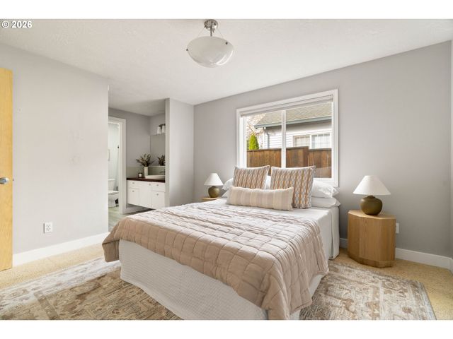 12354 Sw WINTER LAKE Dr, Tigard, OR 97223