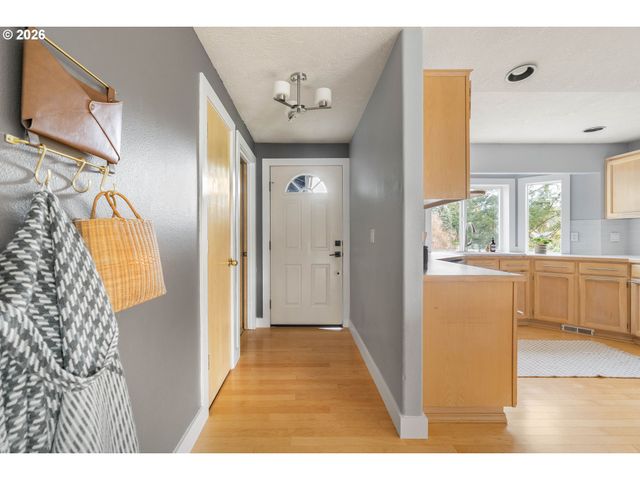 12354 Sw WINTER LAKE Dr, Tigard, OR 97223