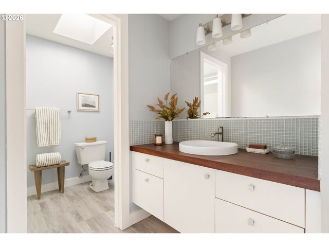 12354 Sw WINTER LAKE Dr, Tigard, OR 97223