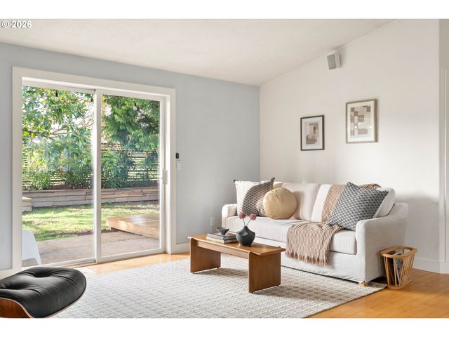 12354 Sw WINTER LAKE Dr, Tigard, OR 97223