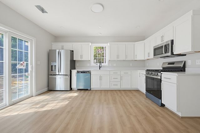 62 Noonan St 62, Mansfield, MA 02048