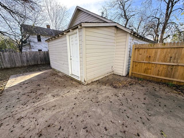 402 W 4th Street 1, Kaufman, TX 75142