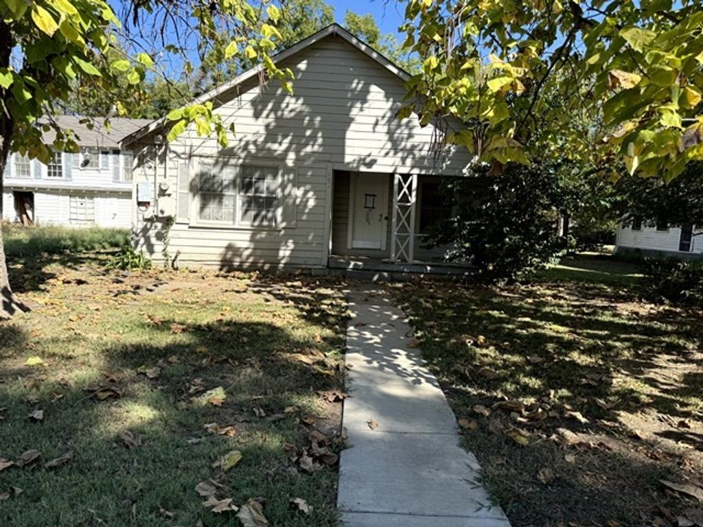 402 W 4th Street 1, Kaufman, TX 75142