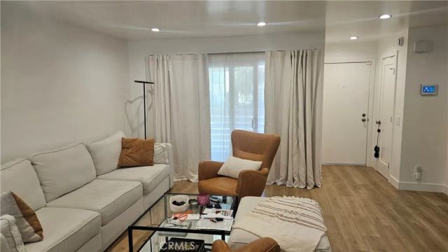 18333 Hatteras St 68, Tarzana, CA 91356