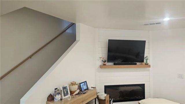 18333 Hatteras St 68, Tarzana, CA 91356