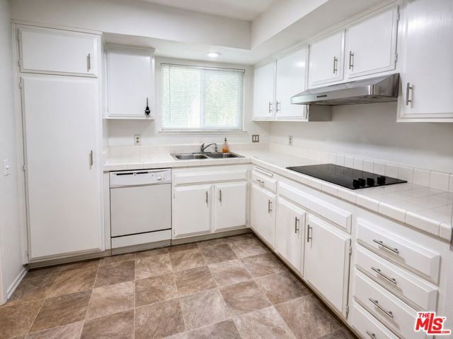 10206 Oklahoma Avenue G, Chatsworth (los Angeles), CA 91311