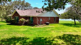 220 W Lakecrest DR, Bluffton, TX 78607