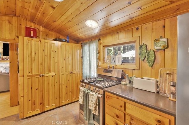 31701 Christmas Tree, Running Springs, CA 92382