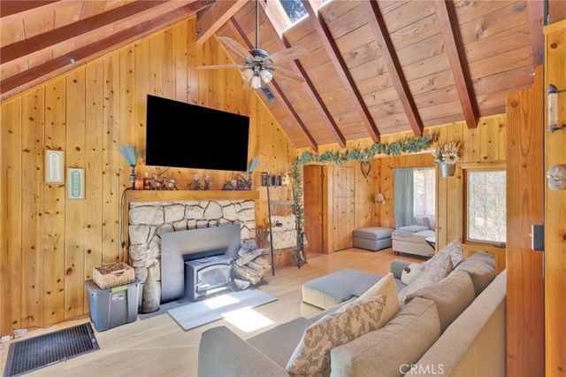 31701 Christmas Tree, Running Springs, CA 92382